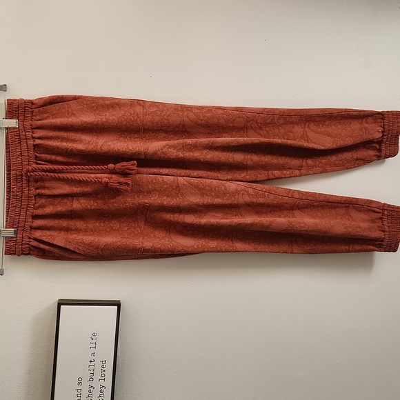 Cleobella Terracotta Paisley Print Jogger Pants Size Extra Small - Picture 3 of 14